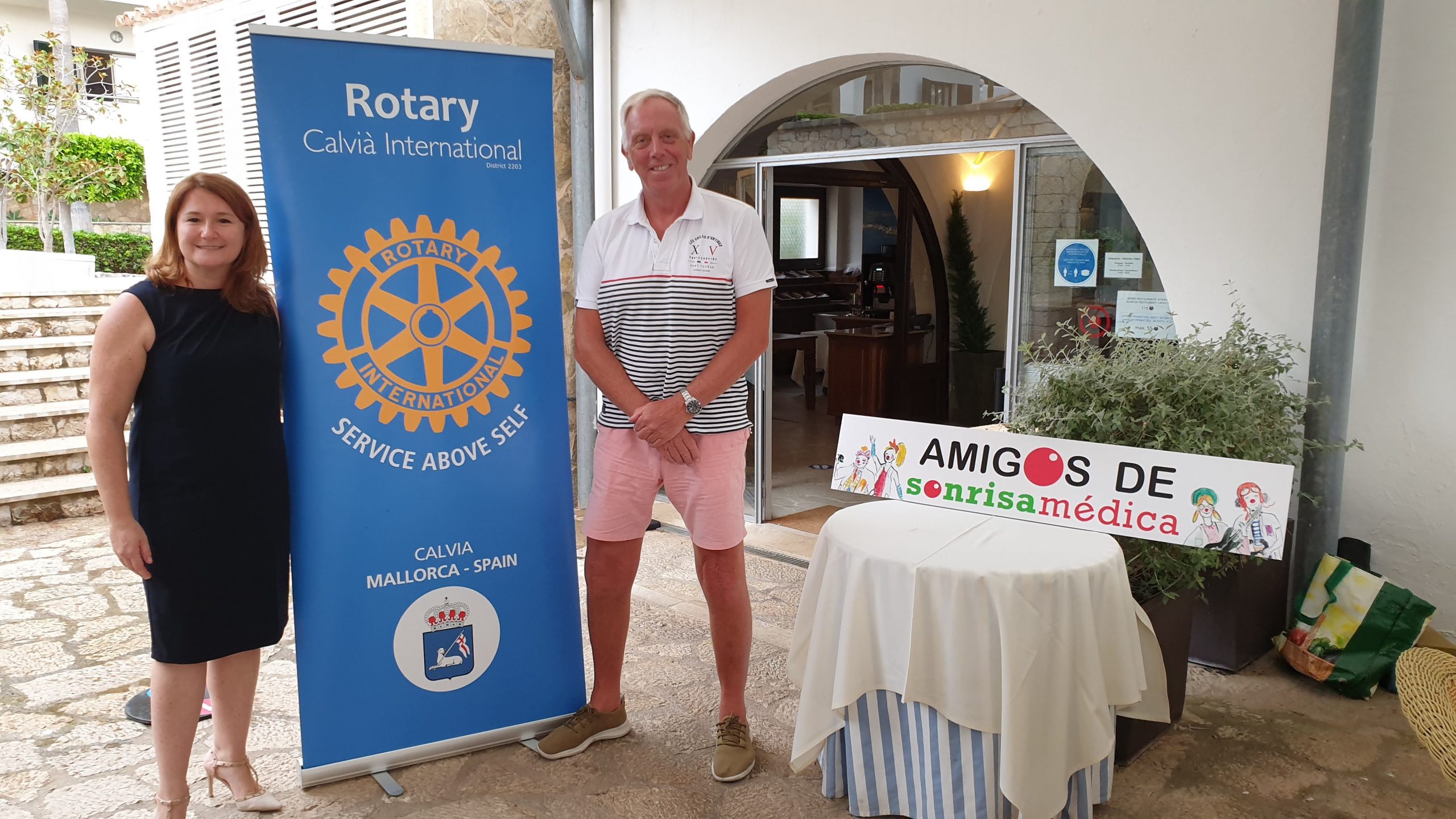 On Monday 26th July RCCI welcomed the very special presentation of Sonrisa Médica.